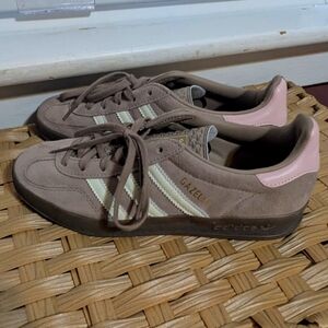 Adidas Gazelle, light lavender, worn twice